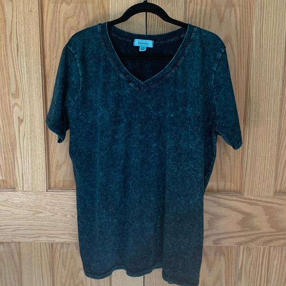 Zenana Outfitters Tops - 5/$25❄️Zenana Mineral Wash Forest Green V-Neck 1X